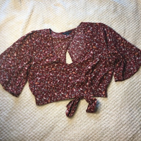 American Eagle Outfitters Tops - American Eagle Maroon Floral Cropped Tie Back Top